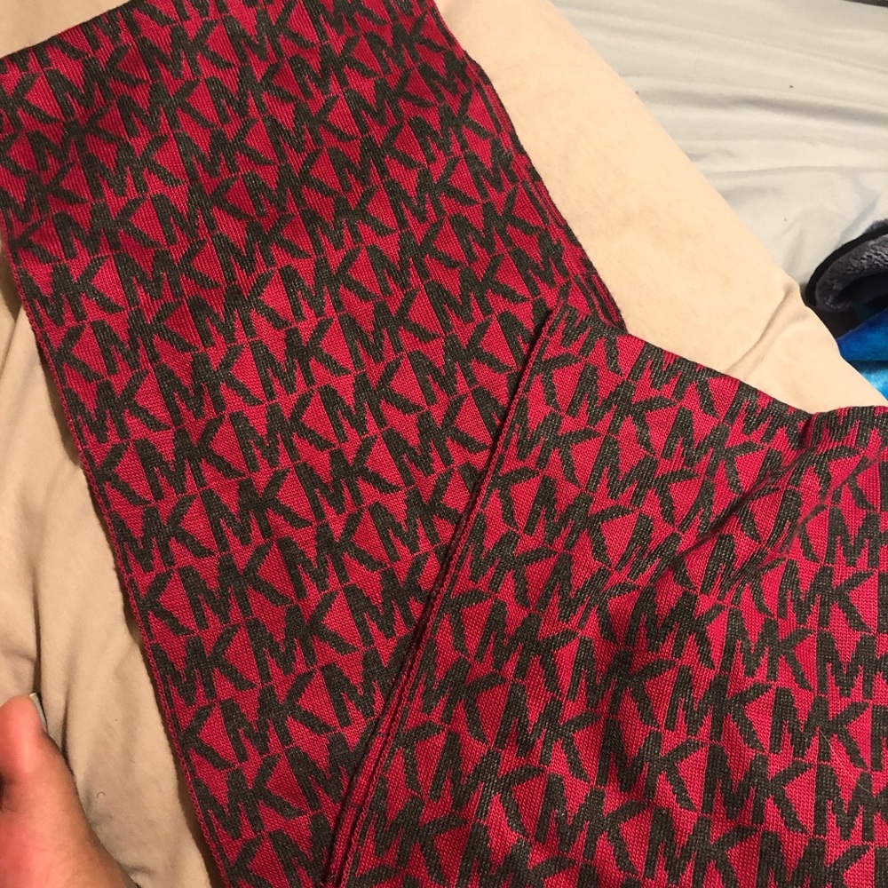 Michael Kors 🧣